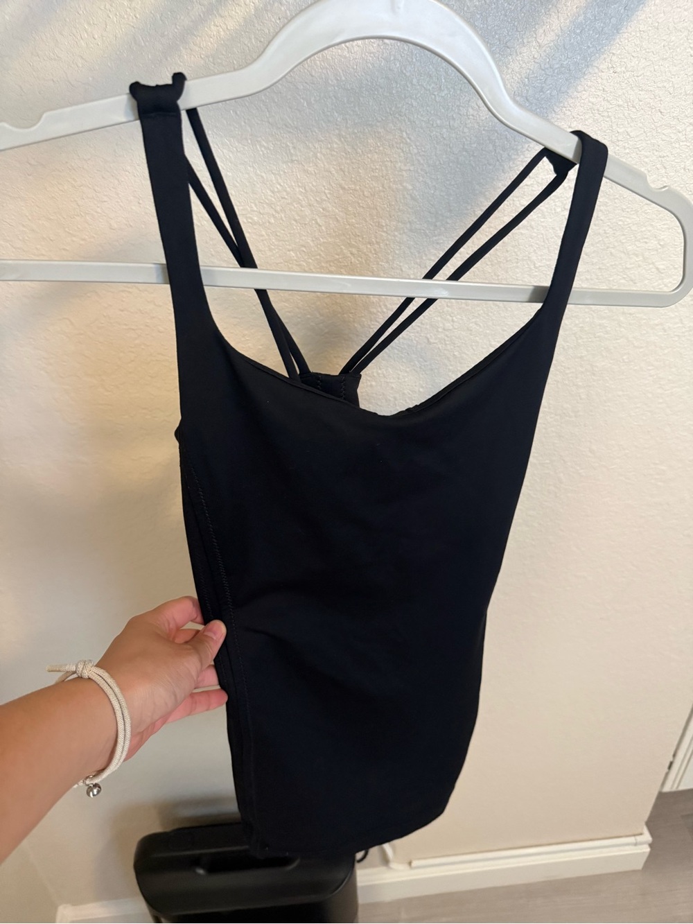 Lululemon Black Power Y Tank Top Shelf Bra Strappy Back Size 4